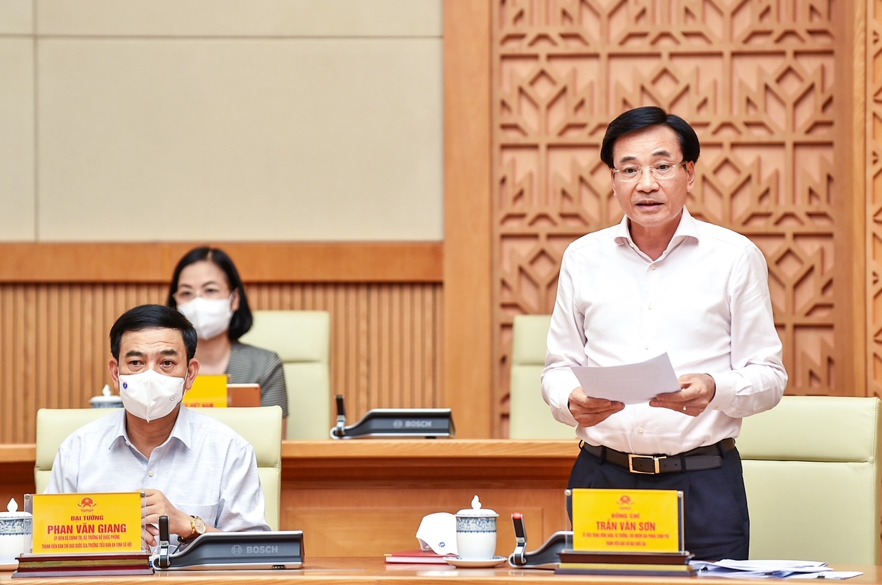 Bộ trưởng, Chủ nhiệm Văn phòng Chính phủ Trần Văn Sơn phát biểu tại cuộc họp. Ảnh: VGP/Nhật Bắc